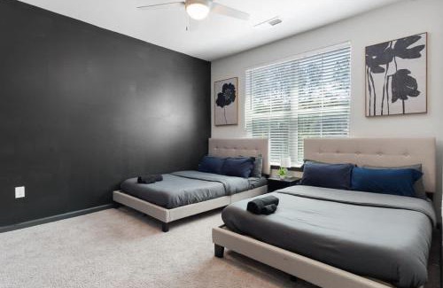 North Raleigh Apartamento | Luxe King 2 Bedroom Suite in North Raleigh