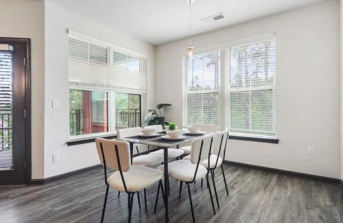 North Raleigh Apartamento | Luxe King 3 Bedroom Suite in North Raleigh