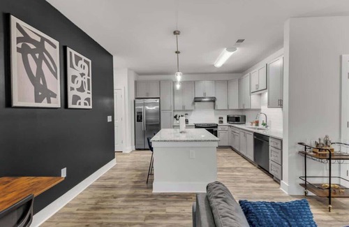 Hayes Apartamento | Luxe King 3BR Suite Mins to Downtown Durham!