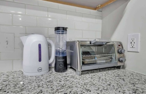 Hayes Apartamento | Luxe King 3BR Suite Mins to Downtown Durham!