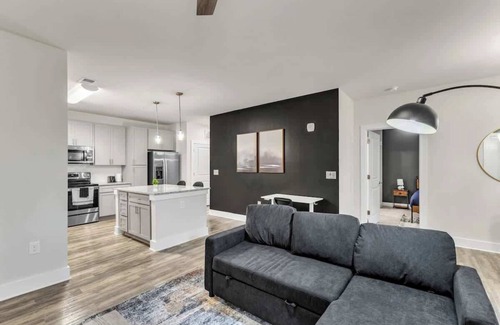 Hayes Apartamento | Luxe King 3BR Suite Mins to Downtown Durham!