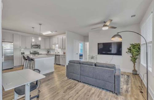 Hayes Apartamento | Luxe King 3BR Suite Mins to Downtown Durham!