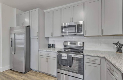 Hayes Apartamento | Luxe King 3BR Suite Mins to Downtown Durham!