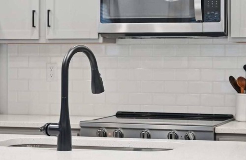 Paw Creek Casa | Luxe King 3BR Townhouse Mins to Uptown CLT NC!