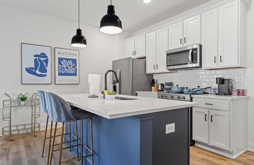 Paw Creek Casa | Luxe King 3BR Townhouse Mins to Uptown CLT NC!