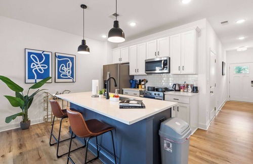 Paw Creek Casa | Luxe King 3BR Townhouse Mins to Uptown Charlotte NC!
