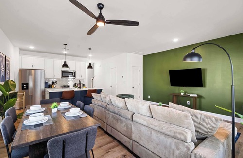 Paw Creek Casa | Luxe King 3BR Townhouse Mins to Uptown Charlotte NC!