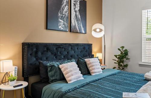 Paw Creek Casa | Luxe King 3BR Townhouse Mins to Uptown Charlotte!
