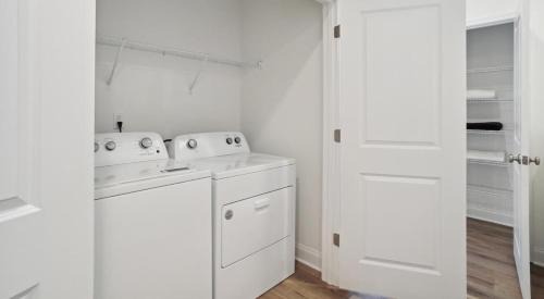 Paw Creek Casa | Luxe King 3BR Townhouse Mins to Uptown Charlotte!