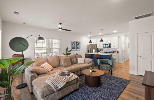 Paw Creek Casa | Luxe King 3BR Townhouse Mins to Uptown Charlotte NC