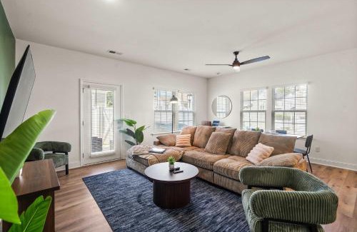 Paw Creek Casa | Luxe King 3BR Townhouse Mins to Uptown Charlotte NC