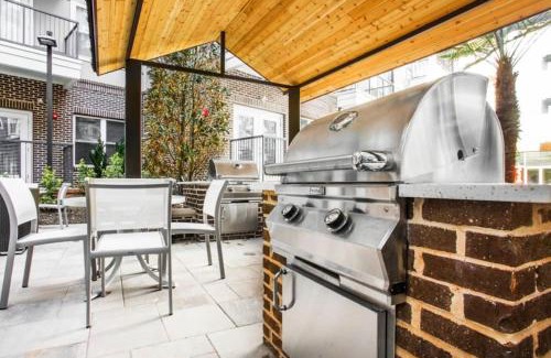 Cherry Apartamento | Luxe King Bed Suite in Midtown Charlotte