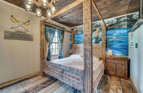 Highland Park Villa | Luxe Lake Wales Villa: 'The Orlando Dragon Castle'