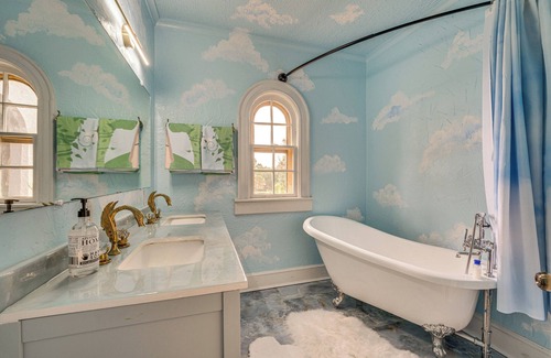 Highland Park Villa | Luxe Lake Wales Villa: 'The Orlando Dragon Castle'