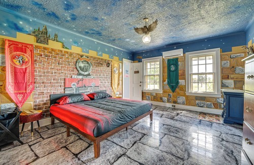 Highland Park Villa | Luxe Lake Wales Villa: 'The Orlando Dragon Castle'