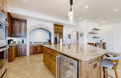 Horseshoe Bay West Casa | Luxe lakefront retreat with private pool, spa, lakeside terrace, gourmet kitchen