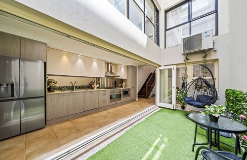 Pyrmont Casa | Luxe Living Terrace by The Star: 3-Level Luxury in Sydney's Vibrant Heart