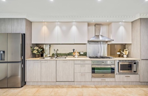 Pyrmont Casa | Luxe Living Terrace by The Star: 3-Level Luxury in Sydney's Vibrant Heart