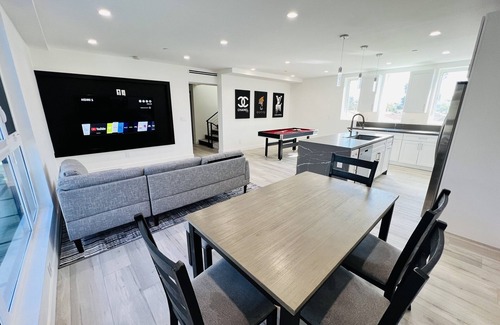 Valley Glen Casa | LUXE LIVING