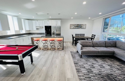 Valley Glen Casa | LUXE LIVING