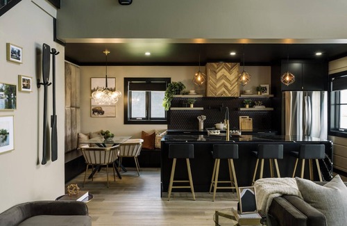 Trent Hills Casa | Luxe Lodge: Cabin 2 as seen on HGTV's Renovation Resort Season 1