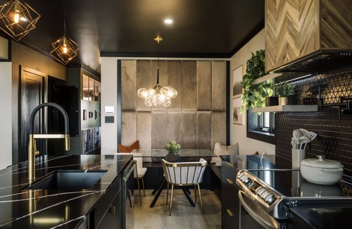 Trent Hills Casa | Luxe Lodge: Cabin 2 as seen on HGTV's Renovation Resort Season 1