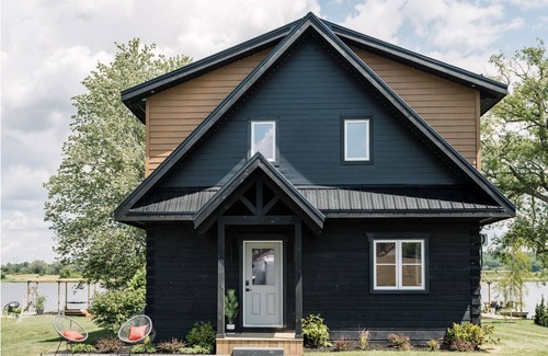 Trent Hills Casa | Luxe Lodge: Cabin 2 as seen on HGTV's Renovation Resort Season 1