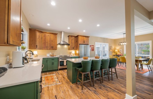 Massanutten Casa | Luxe Lodge Designer Decorated Sleeps 16 Hot Tub Decks w/ Slope views