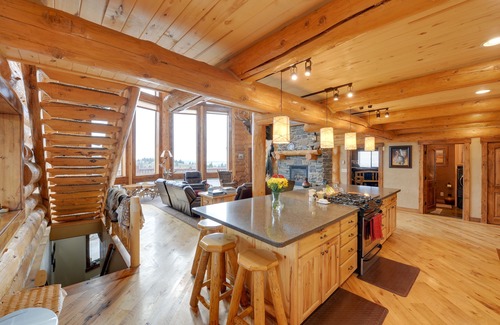 Madison County Cabina | ¡NUEVO! Teton Mtn Luxe Lodge: ¡Retiro grupal grande!