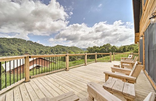 Maggie Valley Casa | Luxe Log Cabin with Modern Finishes and Mtn Views