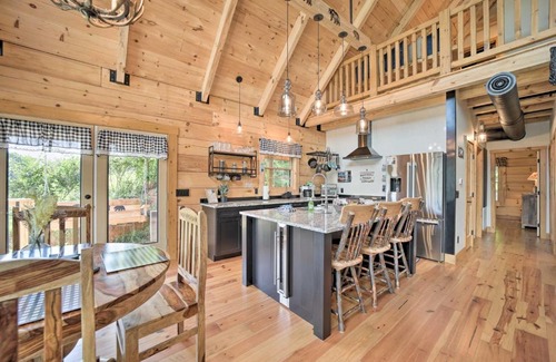 Maggie Valley Casa | Luxe Log Cabin with Modern Finishes and Mtn Views