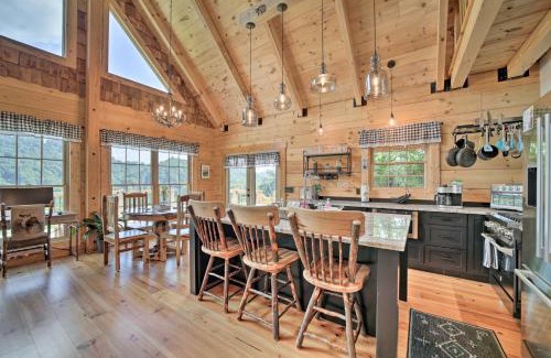 Maggie Valley Casa | Luxe Log Cabin with Modern Finishes and Mtn Views