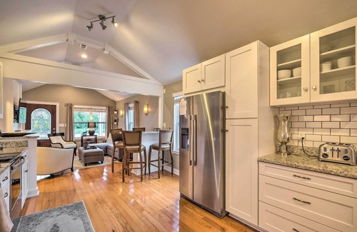 Lyndon Casa | Luxe Lyndon Home < 11 Mi to Dtwn Louisville!