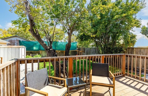 Menlo Park Casa | Luxe Menlo Park 4BR w/ Patio & Yard, nr Tech HQ & Hikes, by Blueground