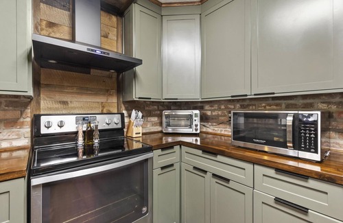 Hattiesburg Casa | Luxe Midtown Gem, Walk to USM - The Longleaf House