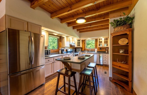 Slatyfork Farm Cabina | Luxe Mntn Escape near Snowshoe | mntn views, hot tub, 5 wooded acres