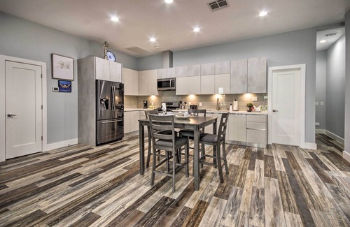 Uptown Apartamento | Luxe, Modern Houston Apt - 1 Mile to The Galleria!