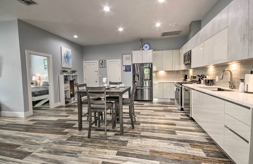 Uptown Apartamento | Luxe, Modern Houston Apt - 1 Mile to The Galleria!