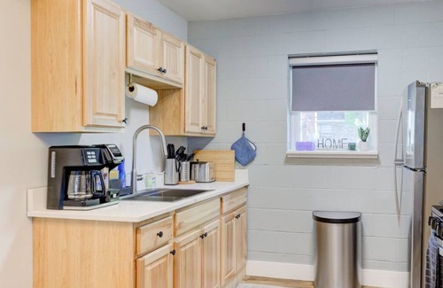 Downtown Memphis Apartamento | Luxe Modern loft w/King Bed, Free Parking & Wi-Fi
