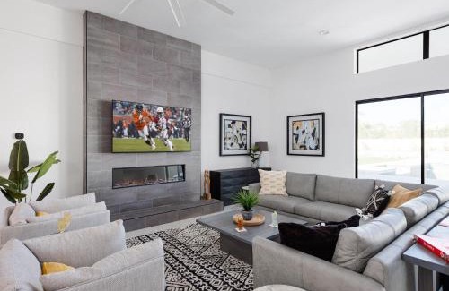 Sweetwater Street East Casa | LUXE - Modern Mansion - Private Resort