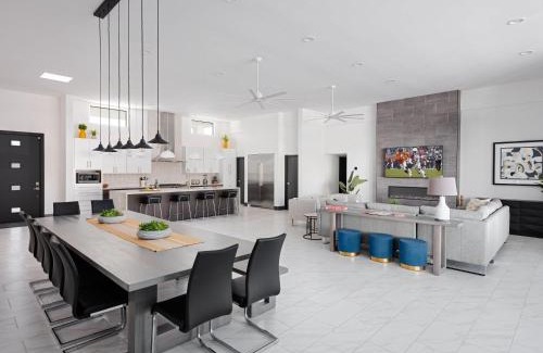 Sweetwater Street East Casa | LUXE - Modern Mansion - Private Resort