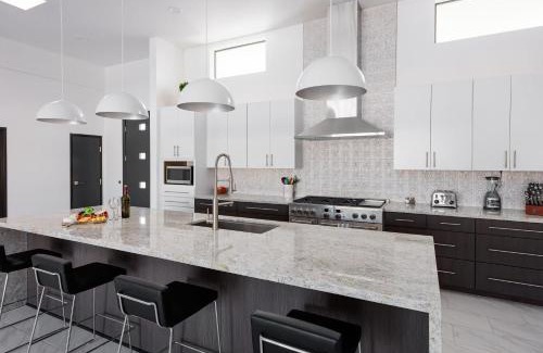 Sweetwater Street East Casa | LUXE - Modern Mansion - Private Resort