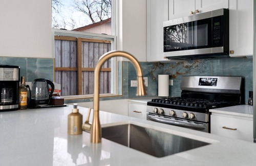 Govalle Casa | Luxe Modern Retreat in East Austin