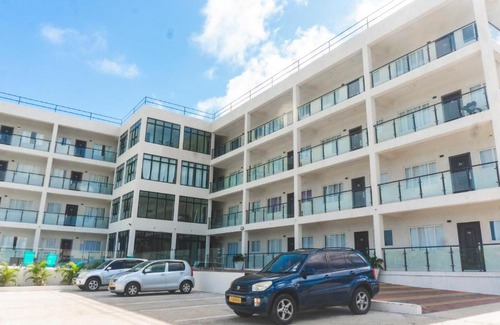 Lance aux Epines Apartamento | LUXE MORDERN RESIDENTIAL LIVING INC.