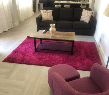 Lance aux Epines Apartamento | LUXE MORDERN RESIDENTIAL LIVING INC.