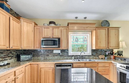 Weaverville Casa | Luxe Mountain 4BR 4BA Private Home
