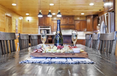 Morganton Cabina | ~ Southern Hospitality Lodge, 5 REY BR !!Queen Bunk Rm, Luxury, Game Rm, Firepit