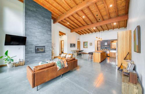 Priest River Casa | Luxe Mtn-View Escape 5 Mi to Dtwn Priest River!