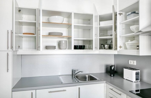 Schottenfeld Apartamento | Luxe Neubau Studio w/ Elevator, near shops, Metro U3, U6, by Blueground