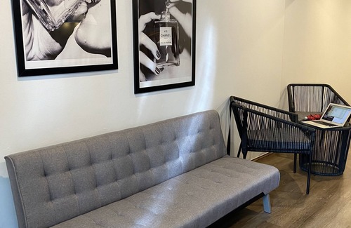 Balmain Apartamento | Luxe new apartment w/ coffee, breakfast and lunch included!